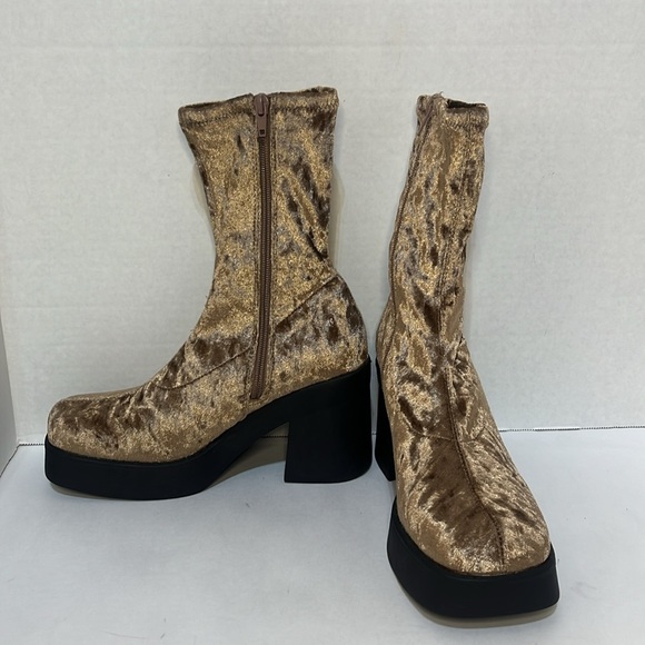 Steve Madden Shoes - NWOB Steve Madden Klayton Velvet‎ Platform Mid Boots Size 7